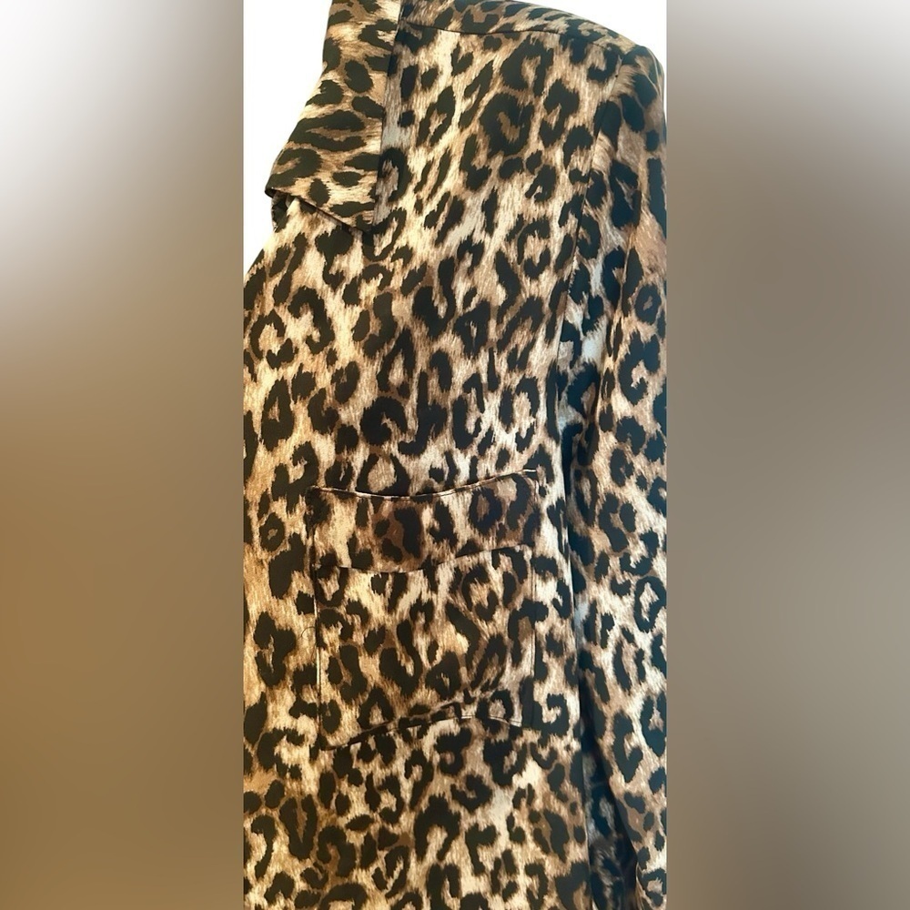 PLEIONE🍒SZ M🍒ANIMAL PRINT BUTTON FRONT BLOUSE SEMI SHEER EXCELLENT CONDITION - Picture 8 of 15